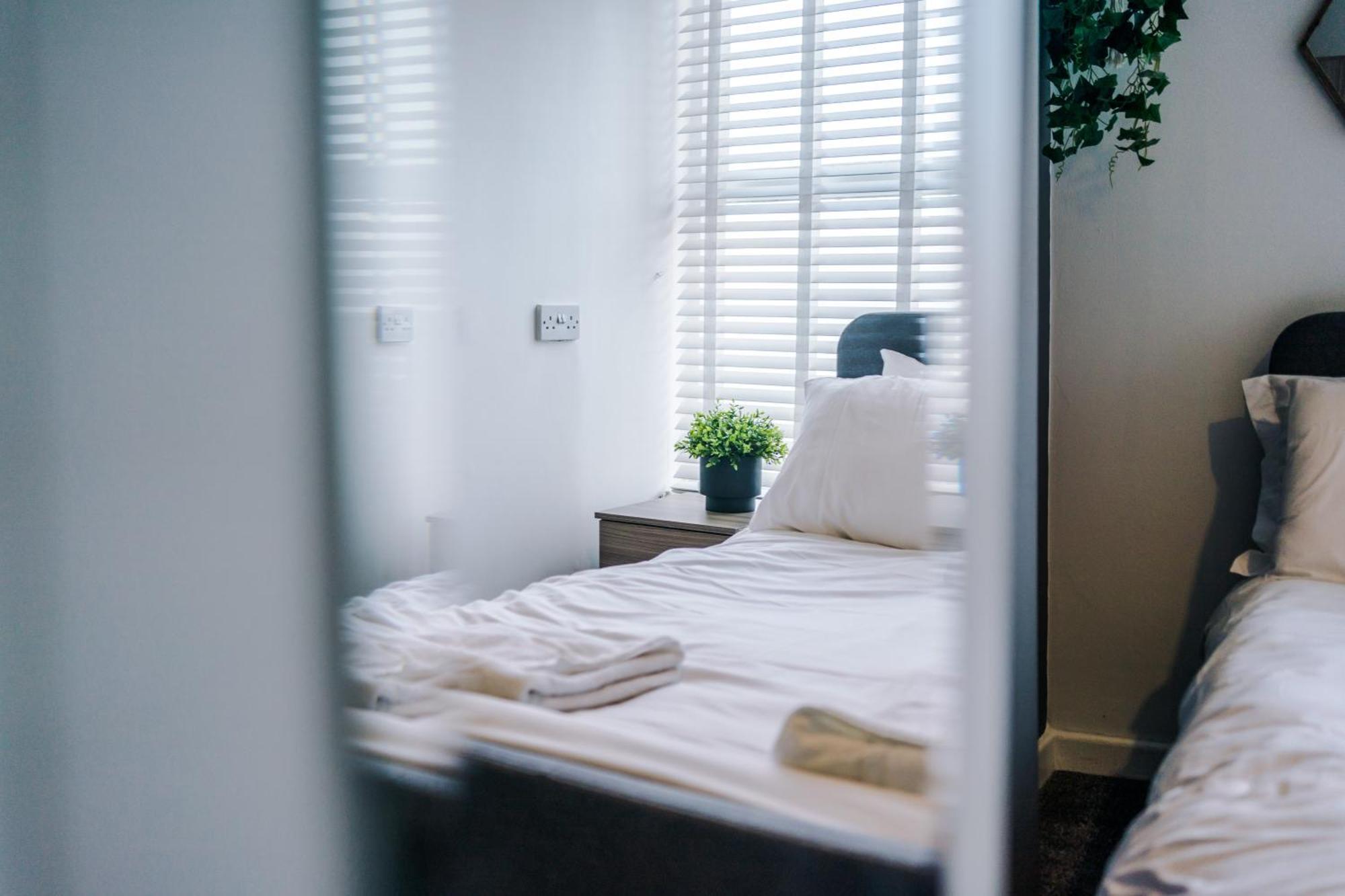 Large 7 Bedroom Town House In Chester City Centre Esterno foto